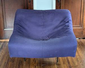 lot 20 image: Purple Butterfly Lounge Chair by Gerard van den for Montis
