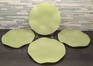 lot 137 image: Riverside Design Citron Seaglass Plate Set