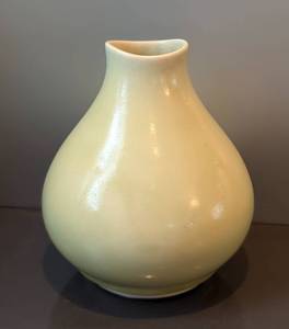lot 140 image: Klein Reid Ceramic Bud Vase