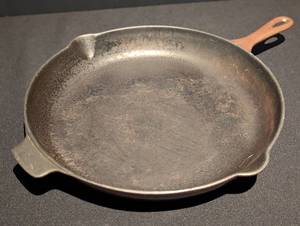 lot 199 image: Le Creuset Brown Enamel Cast Iron Skillet