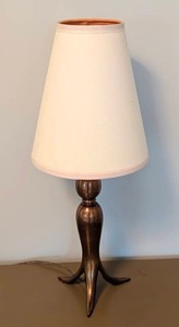 lot 130 image: Vintage Petite Bronze Table Lamp