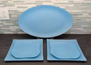lot 194 image: Riverside Design Blue Seaglass Serving Dishes