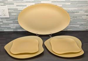 lot 195 image: Riverside Design Gold Seaglass Serving Dishes