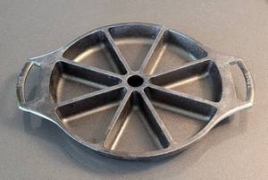 lot 185 image: Lodge Cast Iron Cornbread Wedge Pan