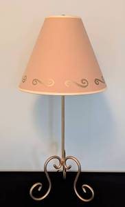lot 119 image: Decorative Gold Swirl Table Lamp