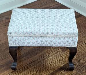 lot 121 image: Custom Upholstered Queen Anne Style Storage Ottoman