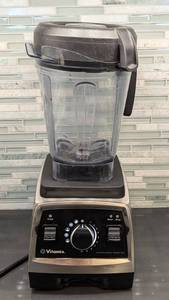 lot 89 image: Vitamix Professional Series 750 Blender