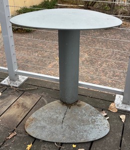 lot 211 image: Metal Patio Accent Table