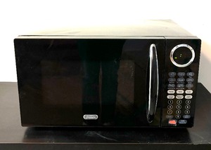 lot 225 image: Sunbeam SGB8901 Microwave Oven