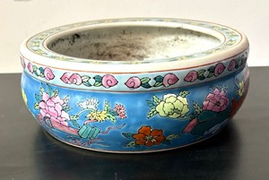 lot 239 image: Pretty Asian Style Planter