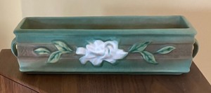 lot 344 image: Vintage Roseville Gardonia Window Box Planter