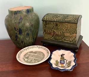 lot 346 image: Vase, Trinket Box and Two Petite Dishes