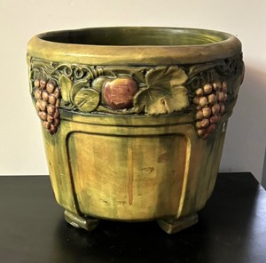 lot 368 image: Weller Pottery Flemish Jardiniere  Planter