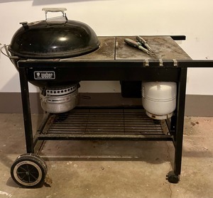lot 312 image: Weber Kettle Gas Grill with Tank
