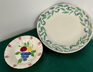 lot 315 image: Two Pottery Dishes