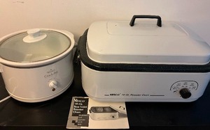 lot 318 image: Rival CrockPot and New Nesco 18 Quart Roasting Oven
