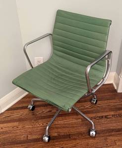 lot 6 image: Herman Miller Eames Green Leather Office Chair