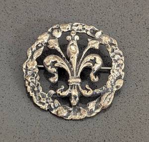 lot 47 image: Sterling Silver Fleur de Lis Brooch