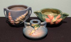 lot 249 image: Three Small Vintage Roseville Pottery Bowls and Vase