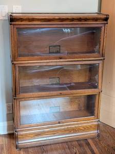 lot 138 image: Vintage Globe Wernicke Three Tier Oak Barrister Bookcase