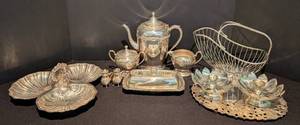 lot 275 image: Vintage Silver Plated Servingware