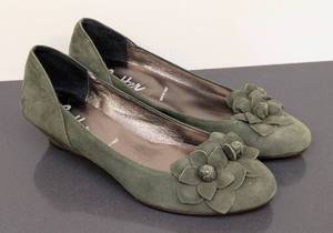 lot 290 image: Butter Green Italian Suede Flats