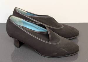 lot 291 image: Thierry Rabotin Black Leather Trim Pumps