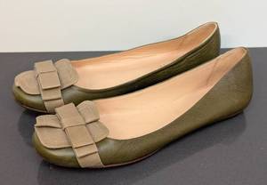 lot 292 image: LillyBee Green Leather Flats