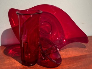 lot 323 image: Whimsical Vintage Glass Red Platter, Divided Dish and Vase