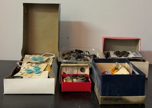 lot 239A image: Vintage Buttons Including Black and Brown, Brown and Tan Wood, One of a Kind, Red, Orange, Pink Blue and Green