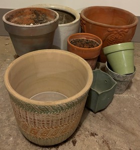 lot 241A image: Fun Pottery, Plastic and Ceramic Large and Small Flower Pots