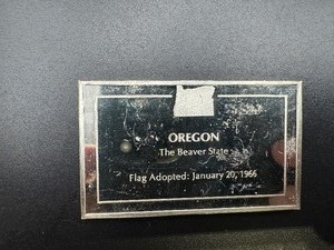 Oregon State Flag - 1110 Grains (2.3125 Ounces) .925 Sterling Silver Bar�