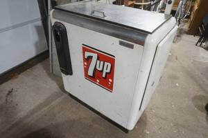 7-Up coin-op pop machinecooler