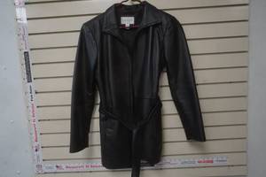 LIKE NEW Ladies leather jacket size medium