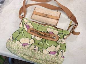 lot 710 image: Fossil Purse and Clutch