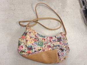 lot 709 image: Fossil Purse