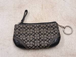 lot 691 image: Coach Wristlet Clutch