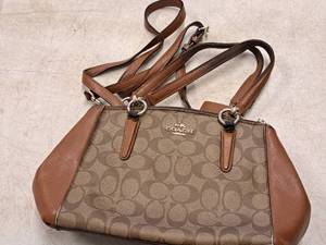 lot 693 image: Coach Purse