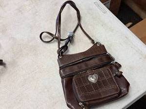 lot 700 image: Brown Leather Purse