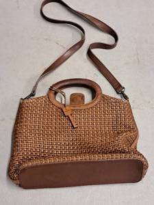 lot 708 image: Fossil Purse