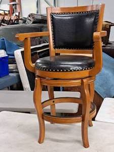 lot 599 image: Castlecreek The Sportsmans Guide Oversized Chase Barstool  Counter Height  Swivel Seat (New )