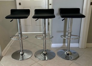 lot 11 image: Three Mid Century Modern Style Chrome Based Stools