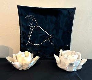 lot 51 image: Decorative Platter with a Pair of White Rose Votive Candle Holders