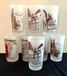 lot 52 image: Vintage Hazel Atlas Charles Dickens Collection Frosted Tumblers