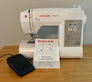 lot 70 image: Singer 6180 Sewing Machine