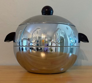 lot 72 image: Vintage West Bend Hot and Cold Server