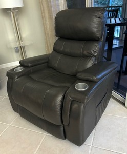 lot 4 image: Charcoal Grey Leather Reclining Chair