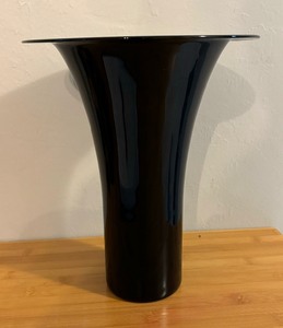 lot 82 image: Sleek Black Glass Vase