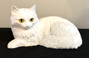 lot 92 image: Homco Cat Sculpture
