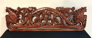 lot 93 image: Vintage Ornate Wooden Decor